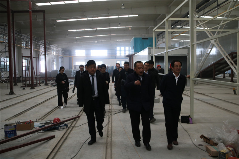 蘭州市委常委、新區(qū)黨工委書記楊建忠參觀考察工貿(mào)集團三廠建設(shè)情況